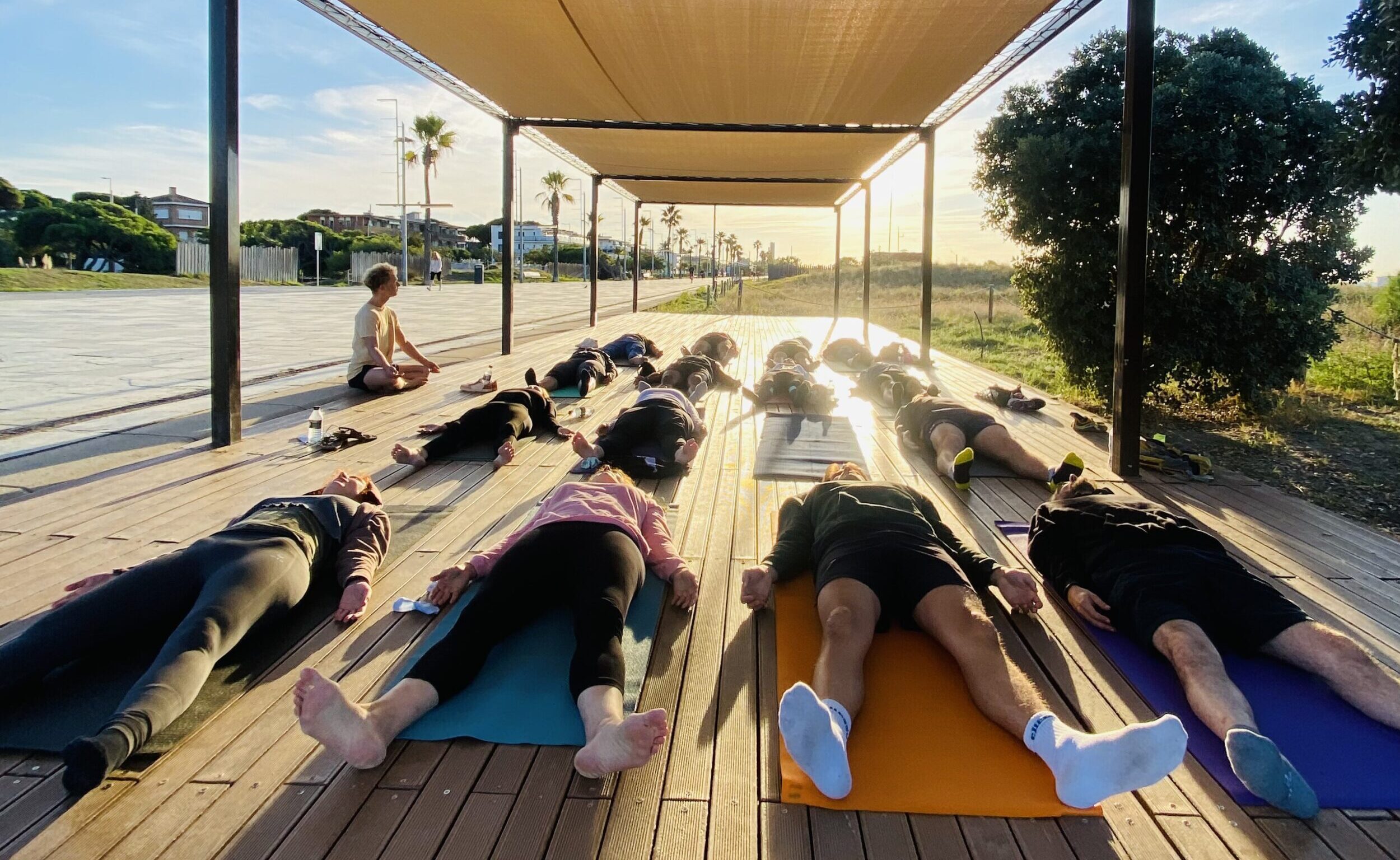 Yoga corporativo evento a la playa